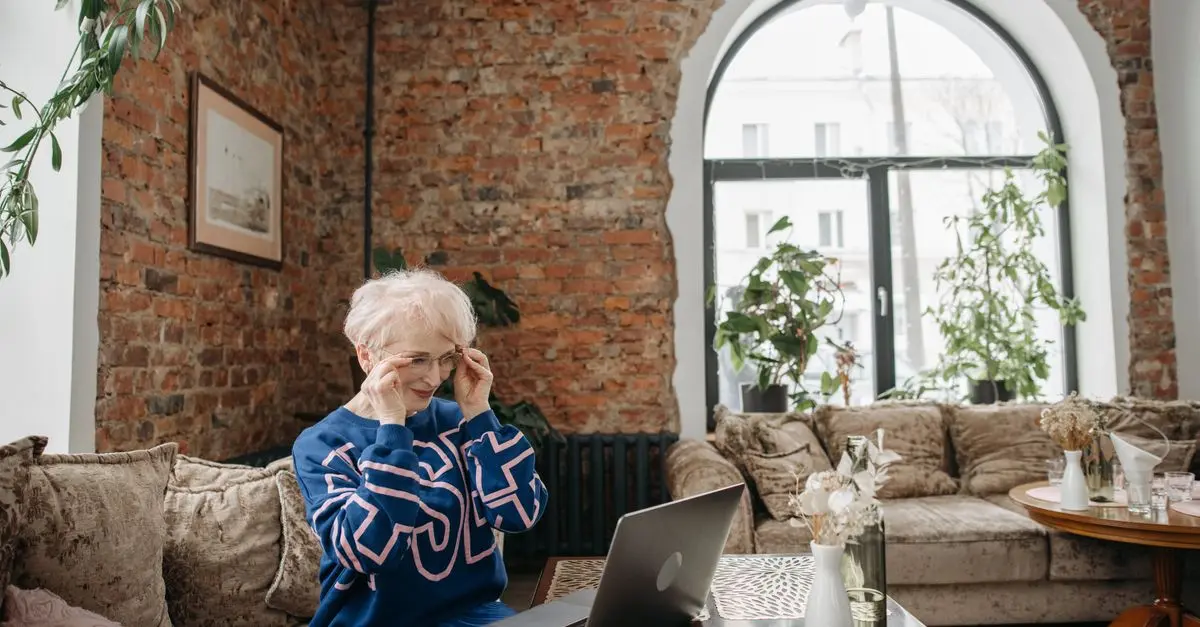 Pourquoi choisir une alarme connectée pour les seniors ?